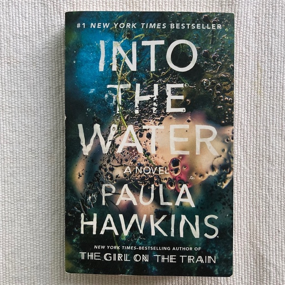 Into The Water PAULA HAWKINS Paperback Book - Picture 1 of 3